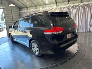 Toyota Sienna 2014 XLE 7-Passenger Auto Access Seat 4dr Mini-Van