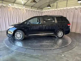 Toyota Sienna 2014 XLE 7-Passenger Auto Access Seat 4dr Mini-Van