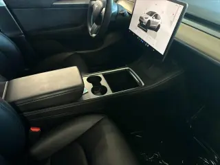 Tesla Model Y 2023 AWD Performance 4dr Crossover
