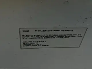 Tesla Model Y 2023 AWD Performance 4dr Crossover