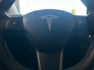 Tesla Model Y 2023 AWD Performance 4dr Crossover