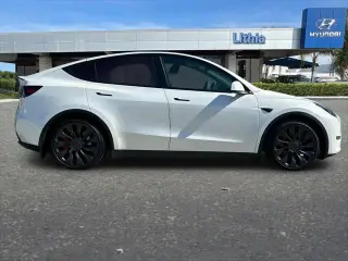 Tesla Model Y 2023 AWD Performance 4dr Crossover