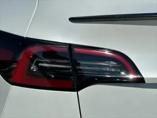 Tesla Model Y 2023 AWD Performance 4dr Crossover