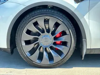 Tesla Model Y 2023 AWD Performance 4dr Crossover