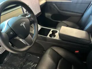 Tesla Model Y 2023 AWD Performance 4dr Crossover