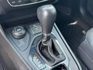 Jeep Cherokee 2019 4x4 Limited 4dr SUV