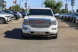 GMC Sierra 1500 2017 4x4 Denali 4dr Crew Cab 5.8 ft. SB