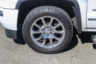 GMC Sierra 1500 2017 4x4 Denali 4dr Crew Cab 5.8 ft. SB