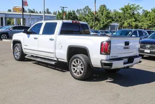 GMC Sierra 1500 2017 4x4 Denali 4dr Crew Cab 5.8 ft. SB