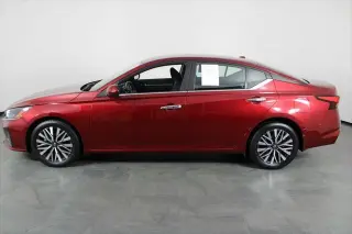 Nissan Altima 2023 AWD 2.5 SV 4dr Sedan