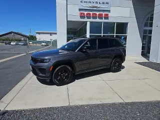 Jeep Grand Cherokee 2024 4x4 Laredo 4dr SUV