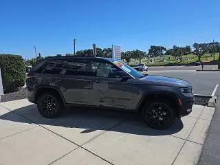 Jeep Grand Cherokee 2024 4x4 Laredo 4dr SUV