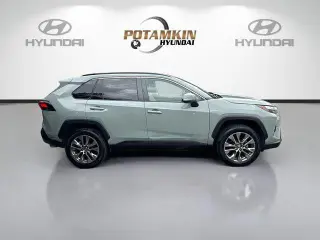 Toyota RAV4 2023 XLE Premium 4dr SUV
