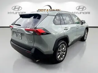 Toyota RAV4 2023 XLE Premium 4dr SUV