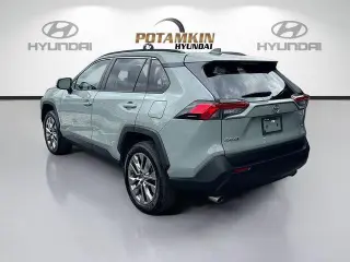 Toyota RAV4 2023 XLE Premium 4dr SUV