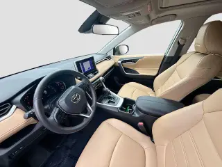 Toyota RAV4 2023 XLE Premium 4dr SUV