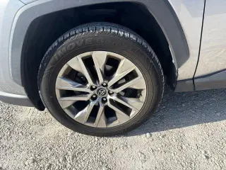 Toyota RAV4 2019 XLE Premium 4dr SUV