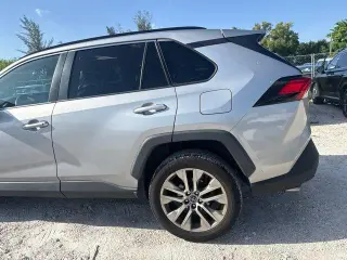 Toyota RAV4 2019 XLE Premium 4dr SUV