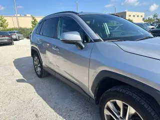 Toyota RAV4 2019 XLE Premium 4dr SUV