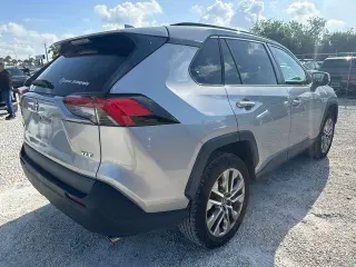 Toyota RAV4 2019 XLE Premium 4dr SUV