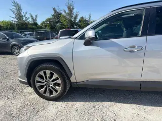 Toyota RAV4 2019 XLE Premium 4dr SUV
