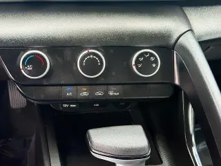 Hyundai ELANTRA 2025 SE 4dr Sedan