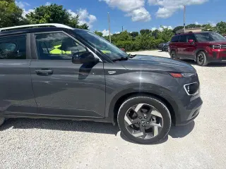 Hyundai VENUE 2023 Limited 4dr Crossover