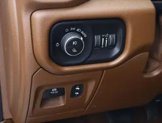 Ram 1500 2021 4x2 Laramie 4dr Crew Cab 5.6 ft. SB Pickup