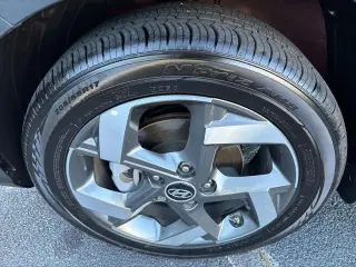 Hyundai VENUE 2025 Limited 4dr Crossover
