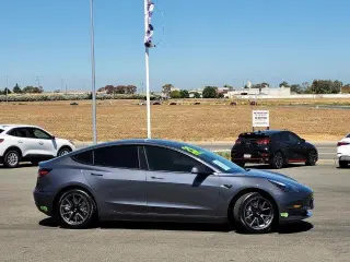 Tesla Model 3 2023 4dr Sedan