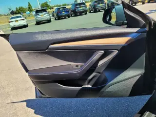 Tesla Model 3 2023 4dr Sedan