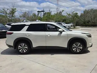 Nissan Pathfinder 2024 SL 4dr SUV