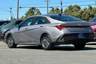 Hyundai ELANTRA Hybrid 2025 Blue 4dr Sedan