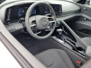 Hyundai ELANTRA 2025 SE 4dr Sedan