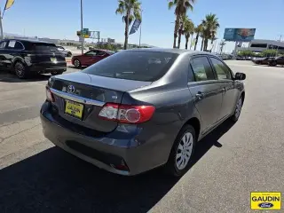 Toyota Corolla 2013 S 4dr Sedan 5M