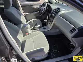 Toyota Corolla 2013 S 4dr Sedan 5M