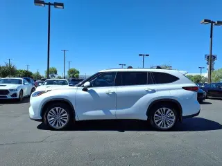 Toyota Highlander 2023 LE 4dr SUV