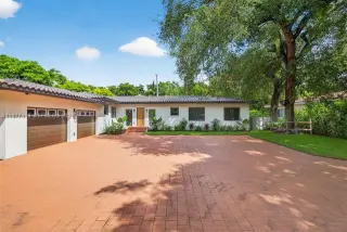 Propiedad en alquiler con 3 habitaciones y 3.5 baños en Coral Gables