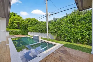 Propiedad en alquiler con 3 habitaciones y 3.5 baños en Coral Gables