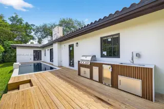 Propiedad en alquiler con 3 habitaciones y 3.5 baños en Coral Gables