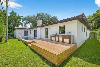 Propiedad en alquiler con 3 habitaciones y 3.5 baños en Coral Gables