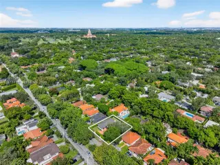 Propiedad en alquiler con 3 habitaciones y 3.5 baños en Coral Gables