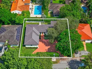 Propiedad en alquiler con 3 habitaciones y 3.5 baños en Coral Gables