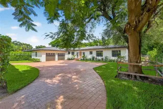 Propiedad en alquiler con 3 habitaciones y 3.5 baños en Coral Gables