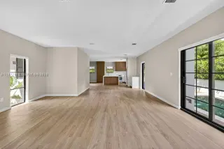 Propiedad en alquiler con 3 habitaciones y 3.5 baños en Coral Gables