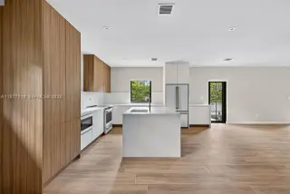 Propiedad en alquiler con 3 habitaciones y 3.5 baños en Coral Gables