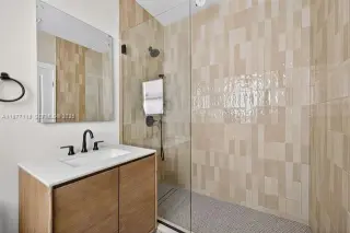 Propiedad en alquiler con 3 habitaciones y 3.5 baños en Coral Gables