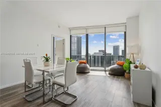 Propiedad en alquiler con 1 dormitorio y 1.5 baños en Miami