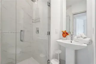 Propiedad en alquiler con 1 dormitorio y 1.5 baños en Miami
