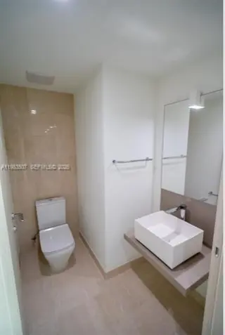 Propiedad en alquiler con 1 dormitorio y 1.5 baños en Miami